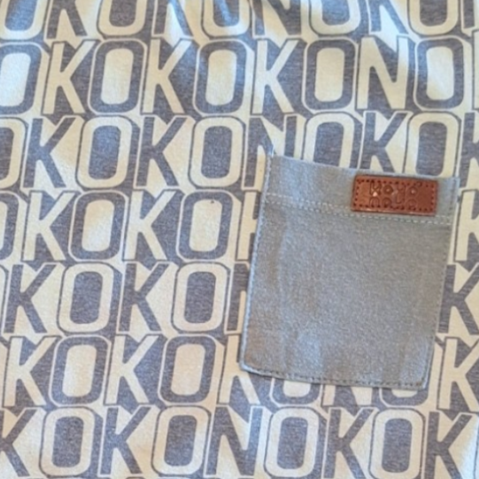 T-shirt met zaklogo&
