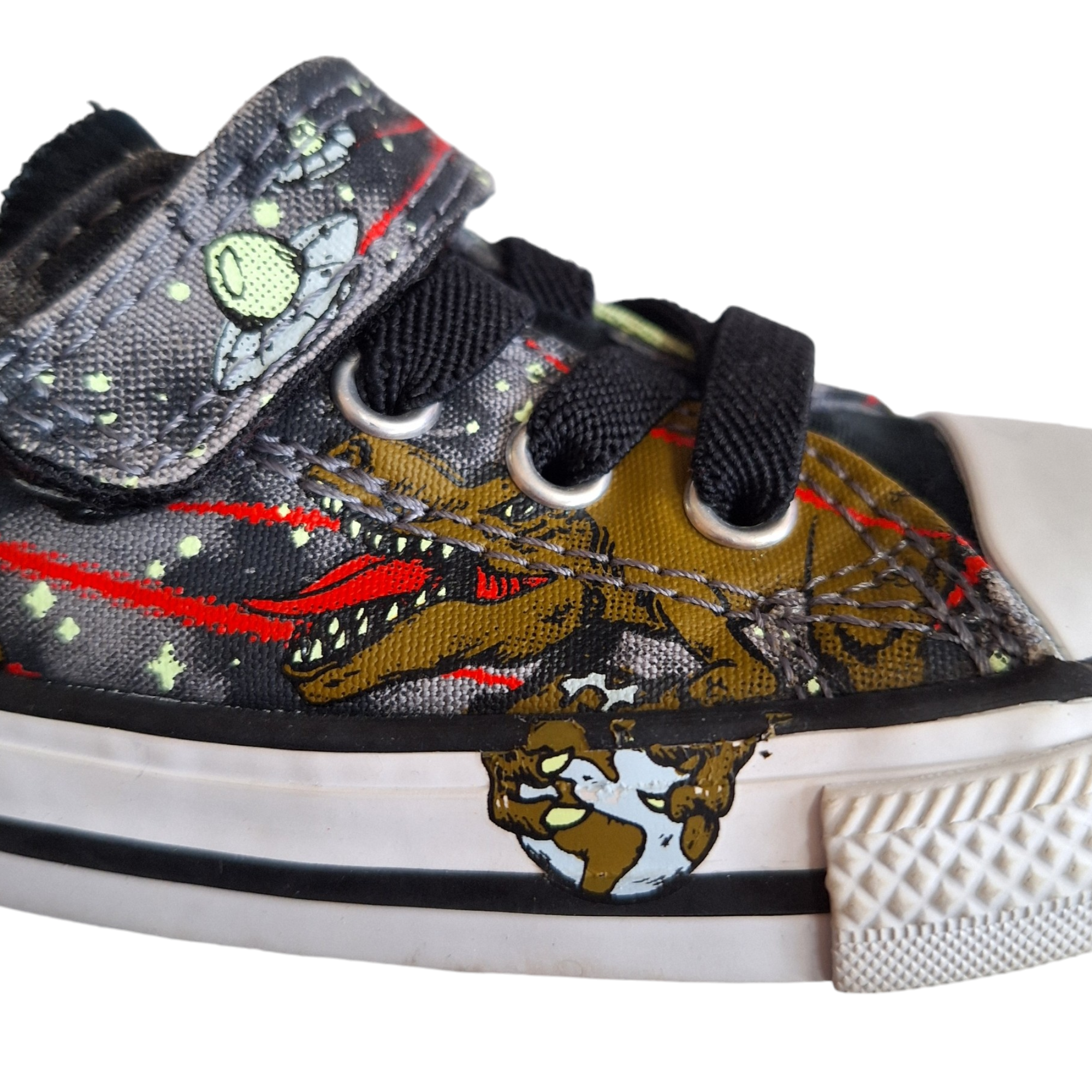 Coverse Dinosaur Chuck Taylors - 21