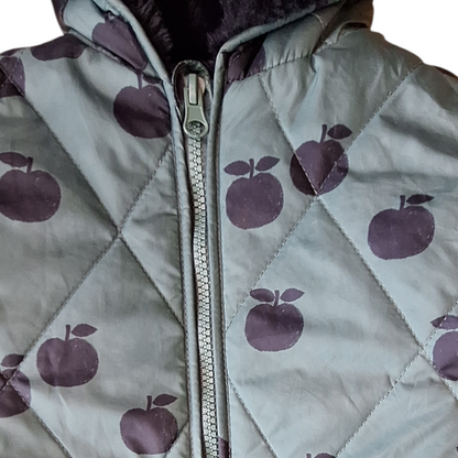 Lichte pufferjas met sherpa - appels - 18M